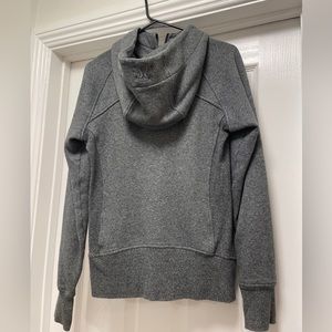 Lululemons sweatshirt size 6